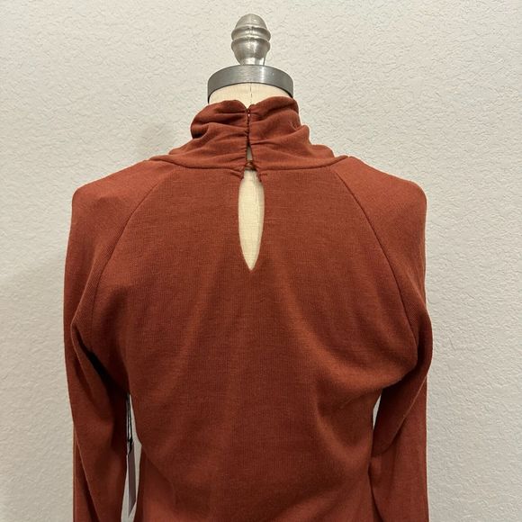 NWT ASTR The Label Wrap Neck Cutout Dress in Rosey Rust - Picture 9 of 12